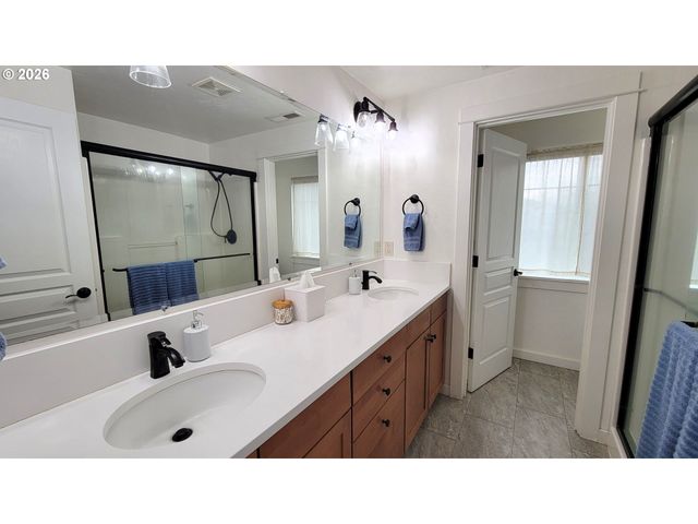 2461 MOUNTAIN Ter, Eugene, OR 97408