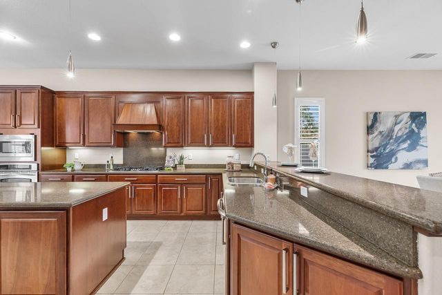 2498 Pepper Tree Ln, Manteca, CA 95336