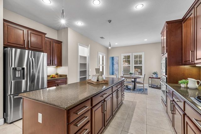 2498 Pepper Tree Ln, Manteca, CA 95336