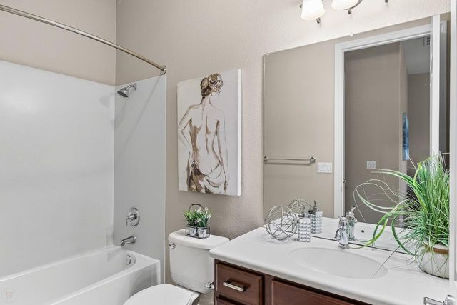 2498 Pepper Tree Ln, Manteca, CA 95336