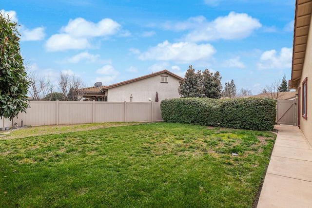2498 Pepper Tree Ln, Manteca, CA 95336