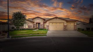 2498 Pepper Tree Ln, Manteca, CA 95336