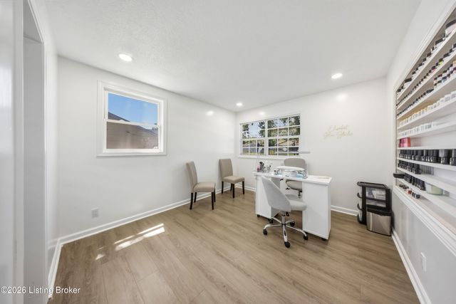 7005 Ethan Allen Way, Louisville, KY 40272