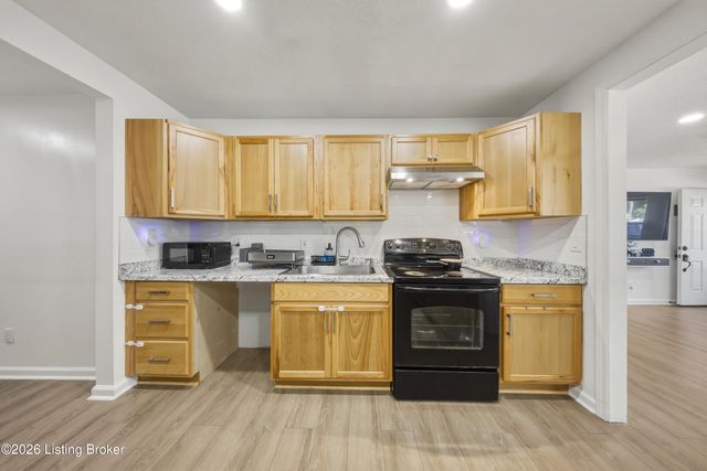 7005 Ethan Allen Way, Louisville, KY 40272