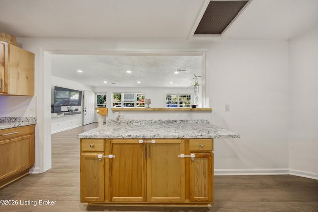 7005 Ethan Allen Way, Louisville, KY 40272