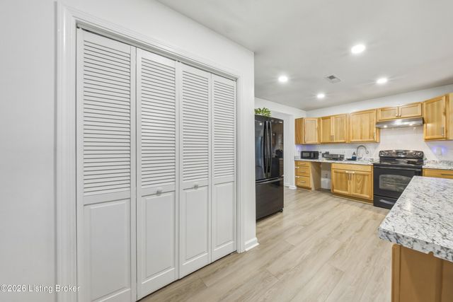 7005 Ethan Allen Way, Louisville, KY 40272