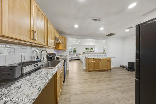 7005 Ethan Allen Way, Louisville, KY 40272