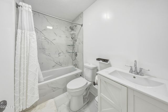 7005 Ethan Allen Way, Louisville, KY 40272