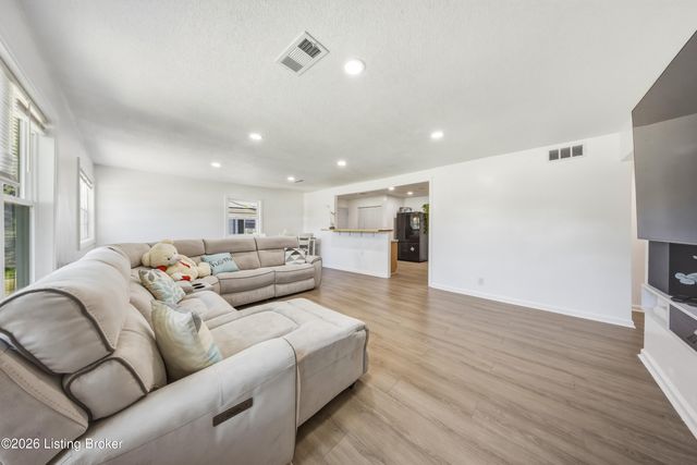 7005 Ethan Allen Way, Louisville, KY 40272