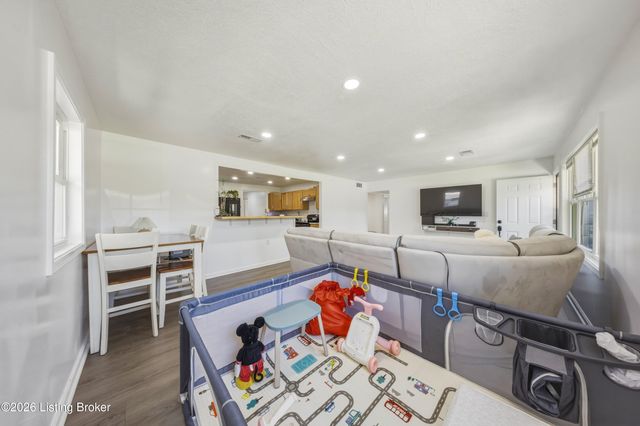 7005 Ethan Allen Way, Louisville, KY 40272