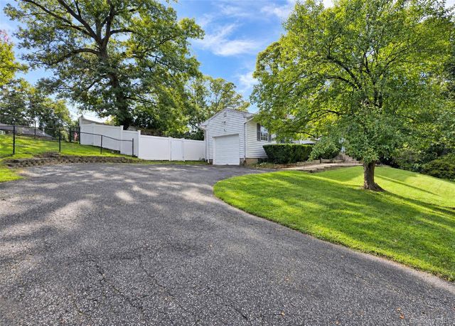 2 Renwick Road, Ronkonkoma, NY 11779