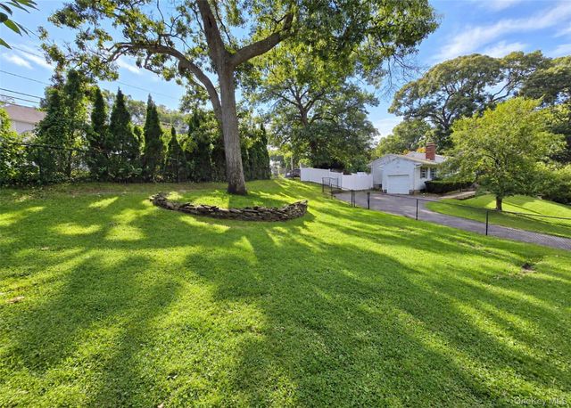 2 Renwick Road, Ronkonkoma, NY 11779