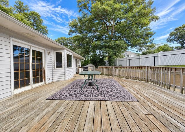 2 Renwick Road, Ronkonkoma, NY 11779