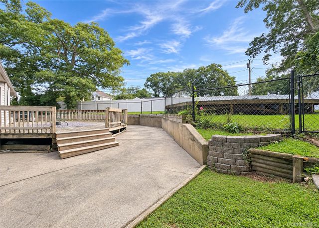2 Renwick Road, Ronkonkoma, NY 11779