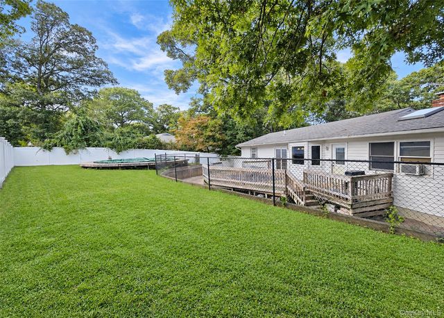 2 Renwick Road, Ronkonkoma, NY 11779