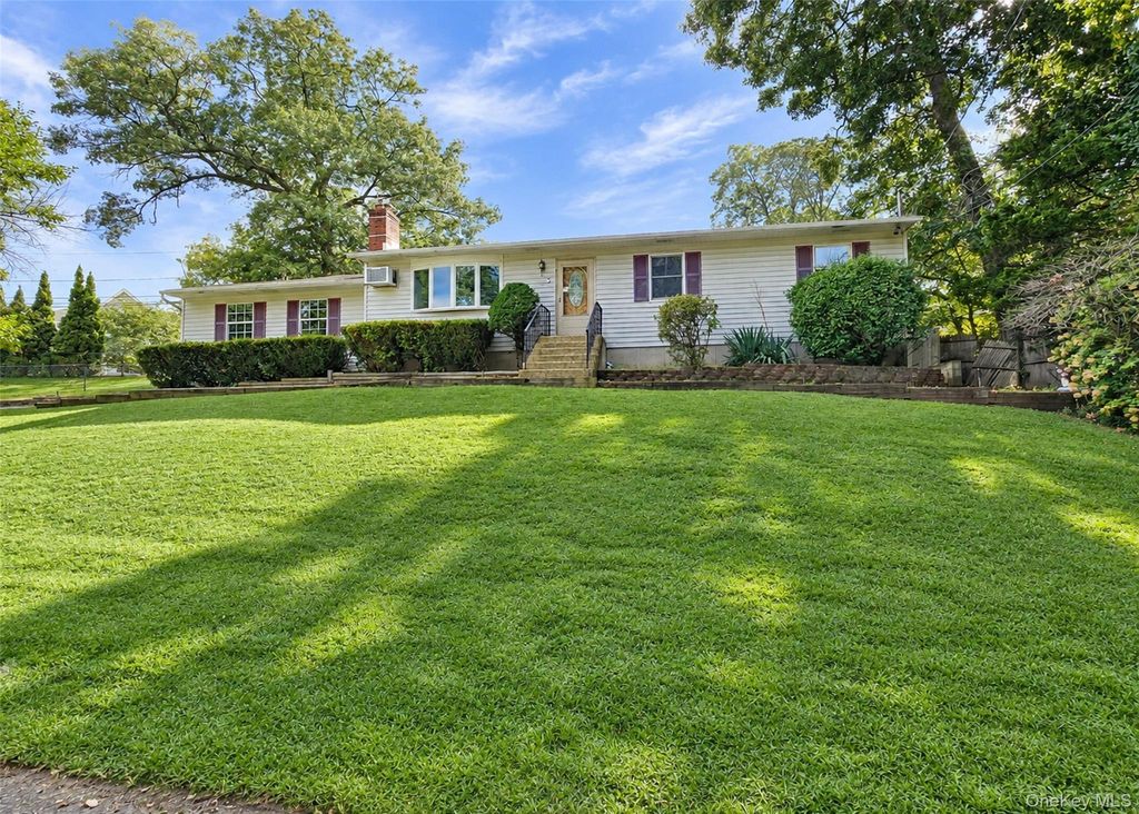 2 Renwick Road, Ronkonkoma, NY 11779