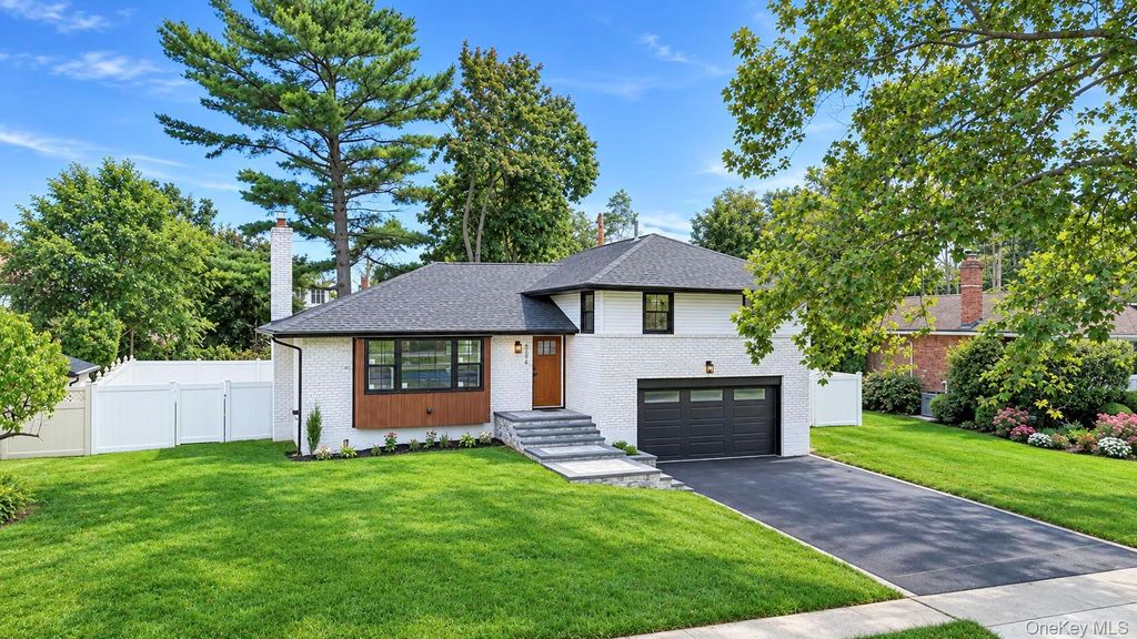 2056 Stratford Drive, Westbury, NY 11590 — photo 3