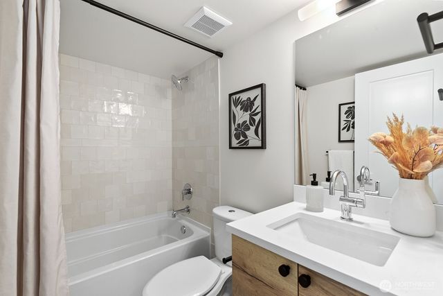 767 7th Avenue NW, Issaquah, WA 98027
