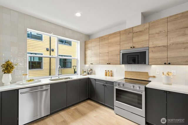 767 7th Avenue NW, Issaquah, WA 98027