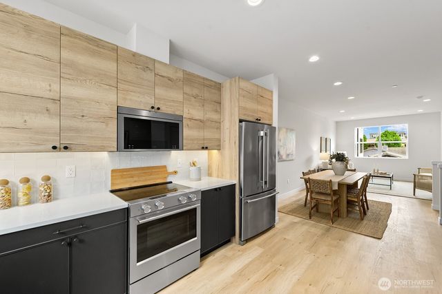 767 7th Avenue NW, Issaquah, WA 98027