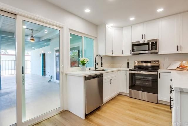 3839 Vista Campana 6, Oceanside, CA 92057