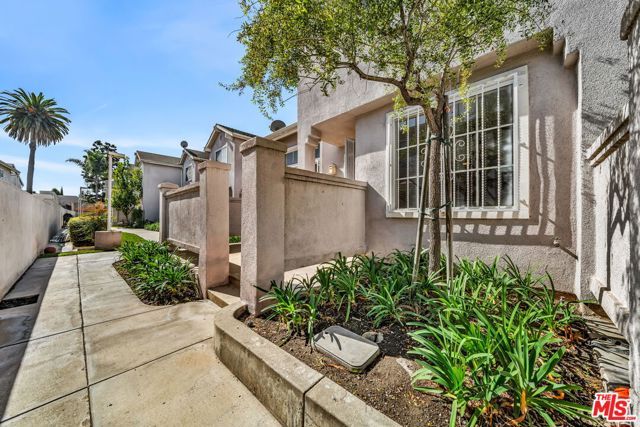 820 W Compton Boulevard 17, Compton, CA 90220