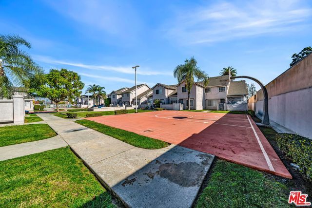 820 W Compton Boulevard 17, Compton, CA 90220