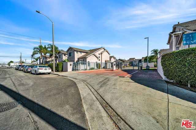 820 W Compton Boulevard 17, Compton, CA 90220