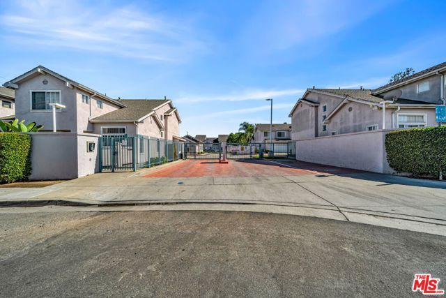 820 W Compton Boulevard 17, Compton, CA 90220