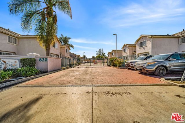 820 W Compton Boulevard 17, Compton, CA 90220