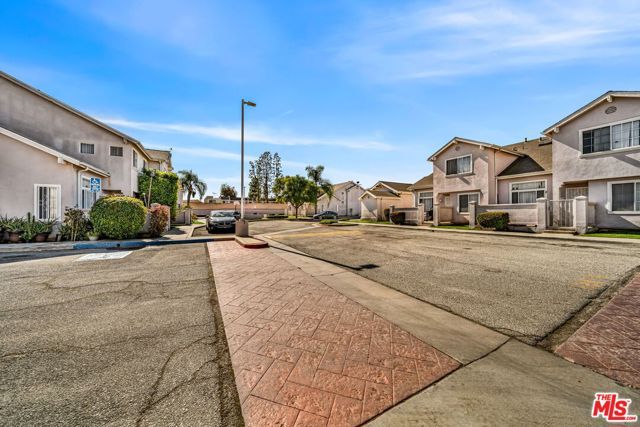 820 W Compton Boulevard 17, Compton, CA 90220