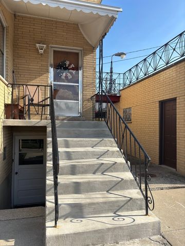 6401 W 52nd Street 2, Chicago, IL 60638
