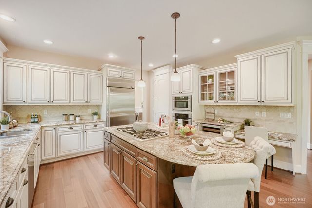 13042 NE 8th Street, Bellevue, WA 98005