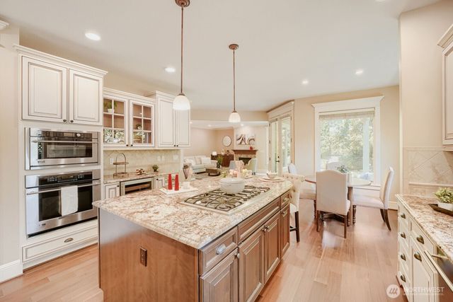 13042 NE 8th Street, Bellevue, WA 98005