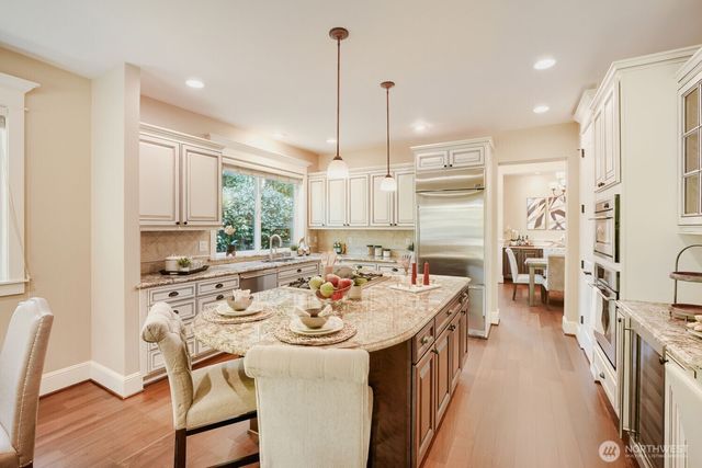 13042 NE 8th Street, Bellevue, WA 98005