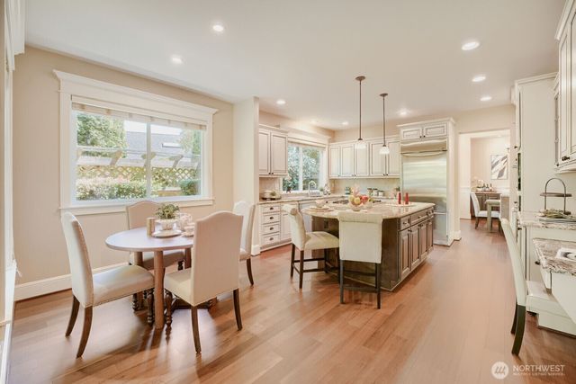 13042 NE 8th Street, Bellevue, WA 98005