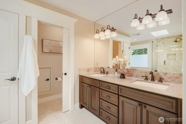 13042 NE 8th Street, Bellevue, WA 98005