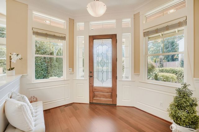 13042 NE 8th Street, Bellevue, WA 98005