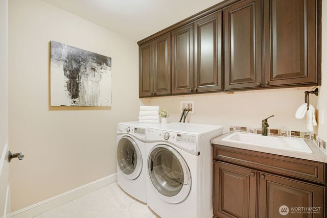 13042 NE 8th Street, Bellevue, WA 98005