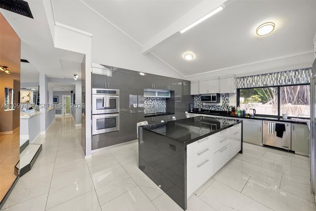 507 Palm Dr, Hallandale Beach, FL 33009