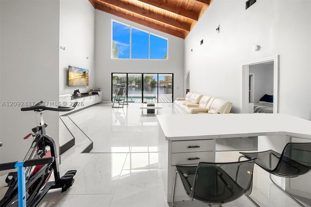507 Palm Dr, Hallandale Beach, FL 33009