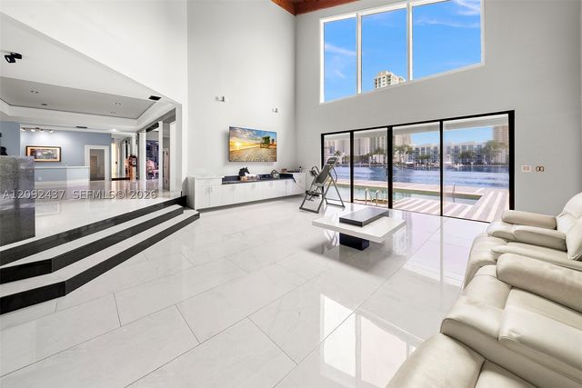 507 Palm Dr, Hallandale Beach, FL 33009