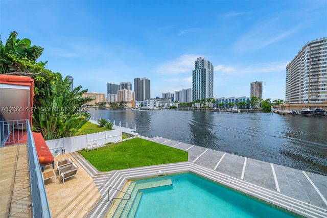507 Palm Dr, Hallandale Beach, FL 33009