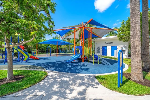 507 Palm Dr, Hallandale Beach, FL 33009