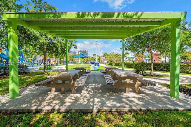 507 Palm Dr, Hallandale Beach, FL 33009