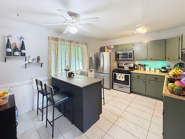 3446 3rd Street A, East Moline, IL 61244