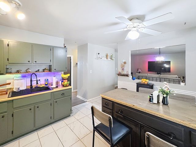 3446 3rd Street A, East Moline, IL 61244
