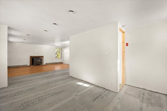 15 Cochituate Rd, Plymouth, MA 02360