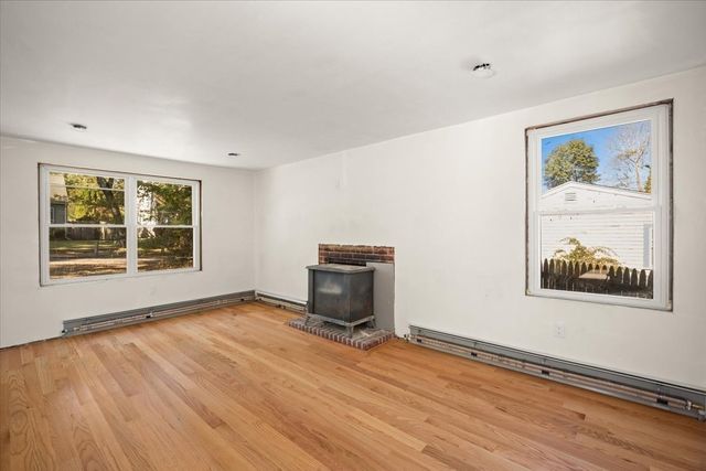 15 Cochituate Rd, Plymouth, MA 02360
