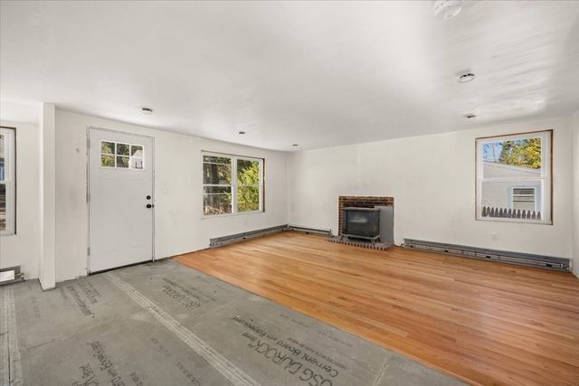 15 Cochituate Rd, Plymouth, MA 02360